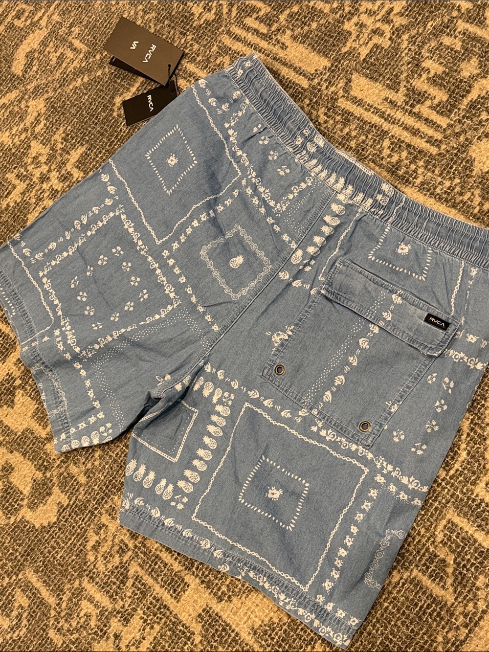 RVCA Light Blue Bandana Print Shorts ~ Large - Picture 15 of 16